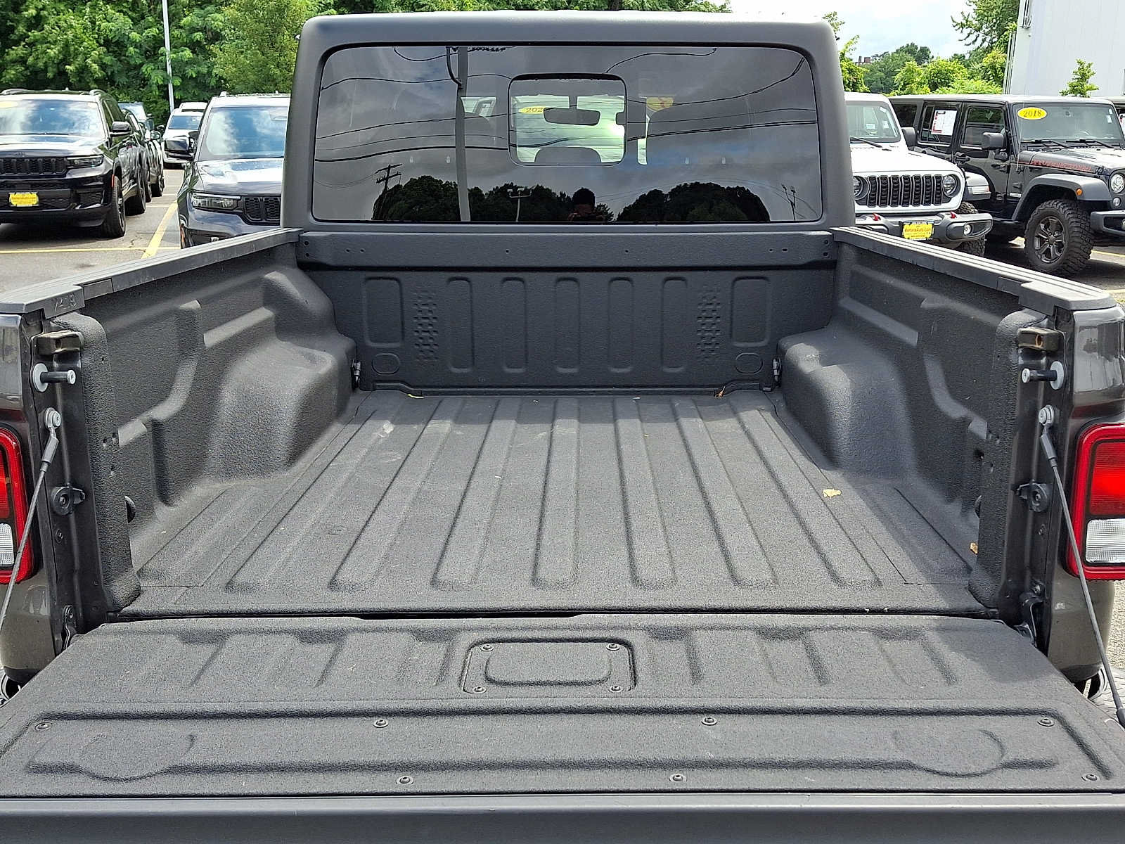 Used 2022 Jeep Gladiator Sport AWD/4WD image 30