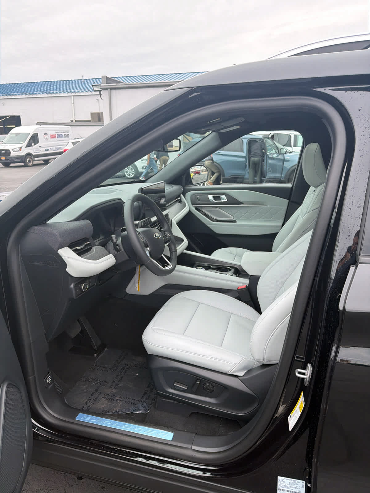 New 2027 Ford Explorer Platinum w/ 3.0L Ultimate Package AWD/4WD image 9