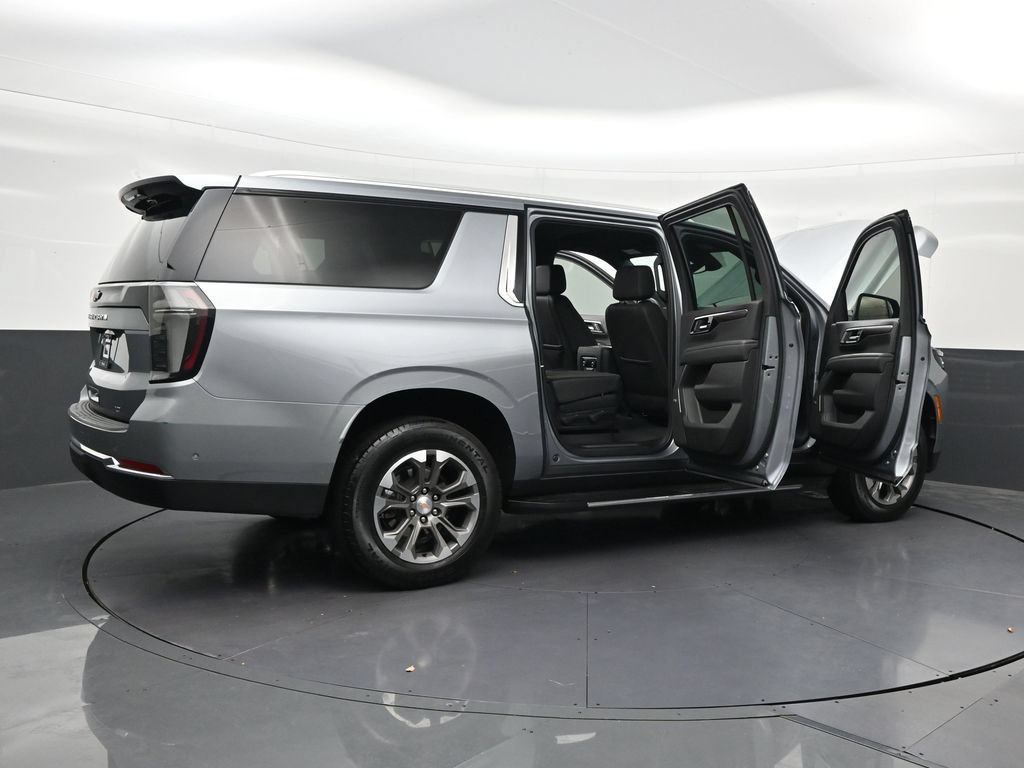 Used 2025 Chevrolet Suburban LT w/ Comfort Package RWD image 33