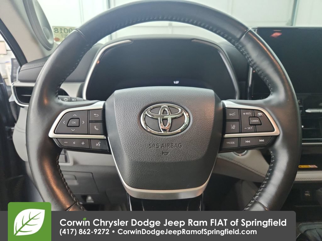 Used 2023 Toyota Highlander Platinum FWD image 22