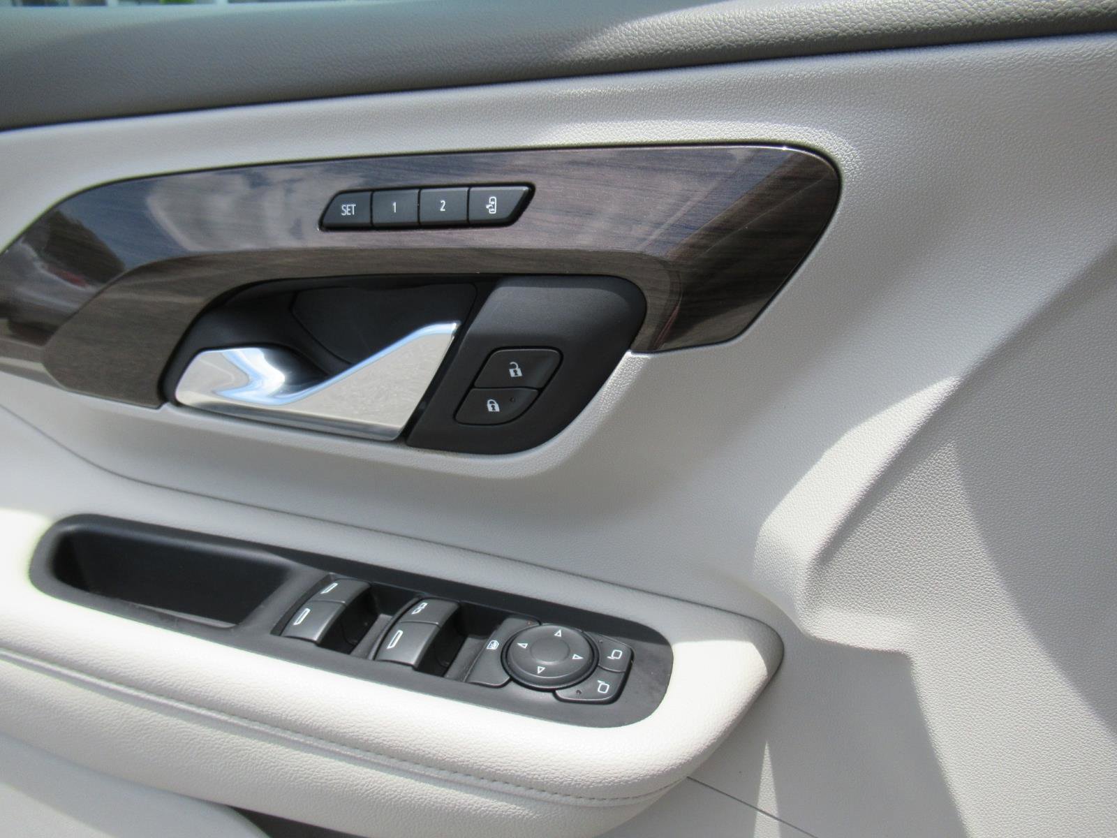 Used 2020 GMC Terrain Denali w/ Denali Premium Package FWD image 21
