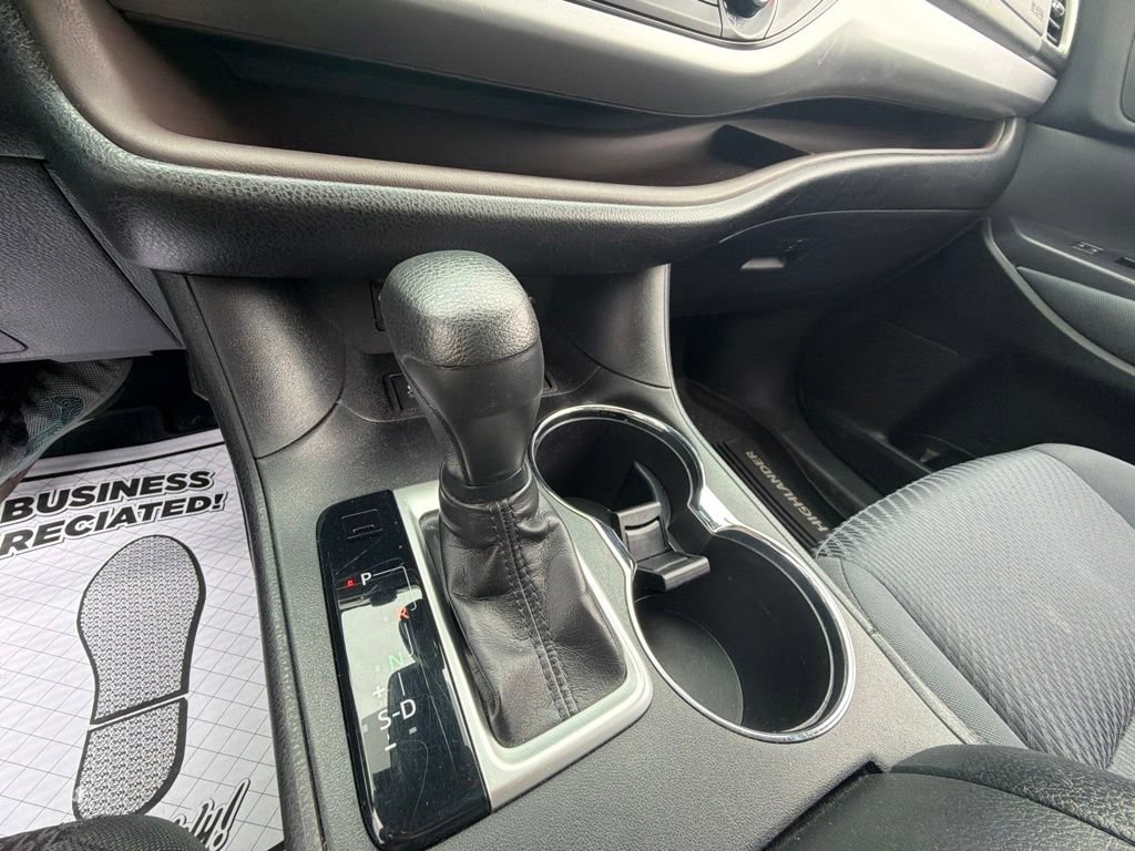 Used 2019 Toyota Highlander LE AWD/4WD image 23