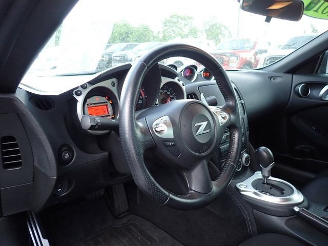 Used 2010 Nissan 370Z Roadster RWD image 15
