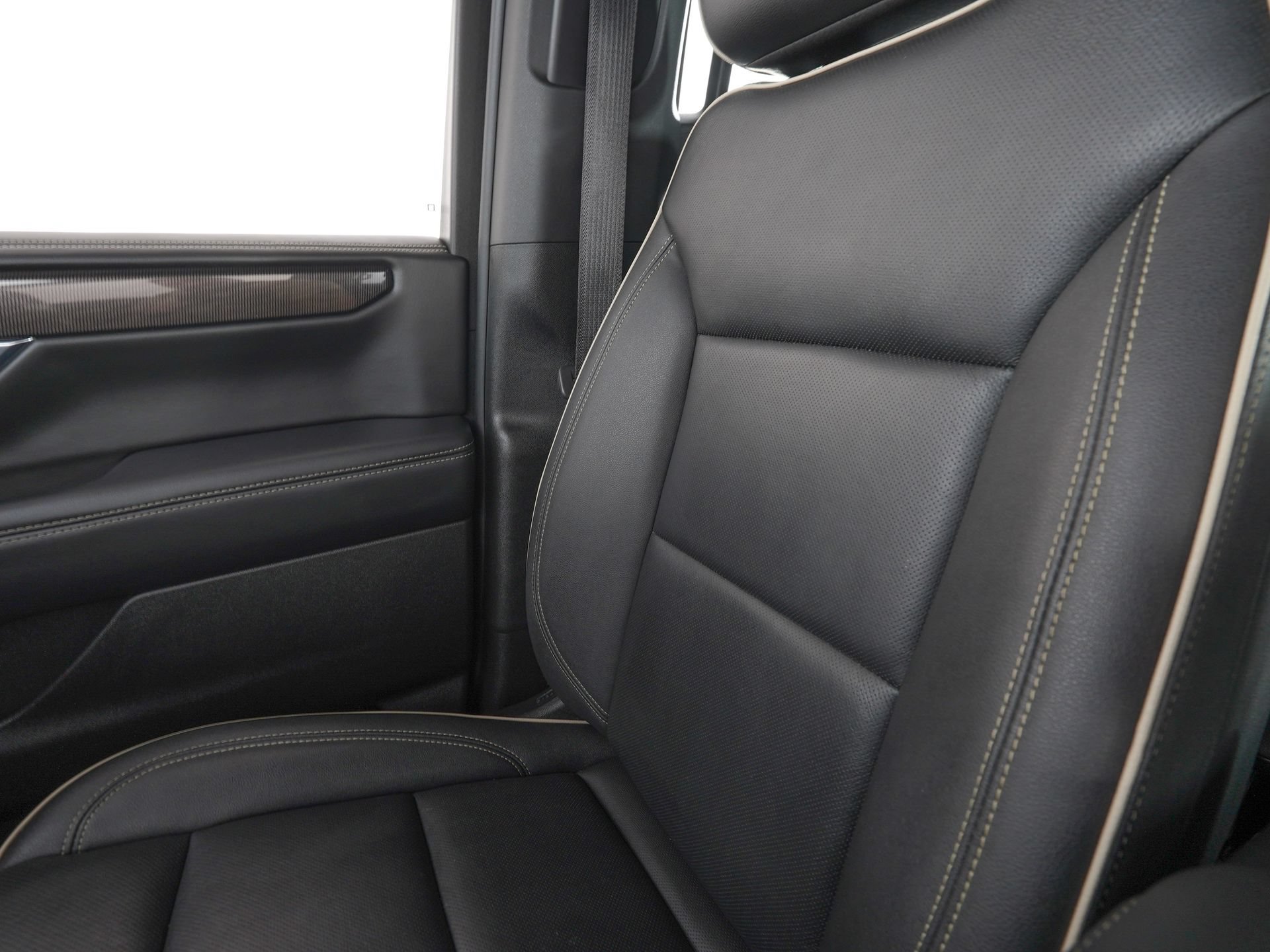 Used 2025 GMC Yukon Elevation AWD/4WD image 29