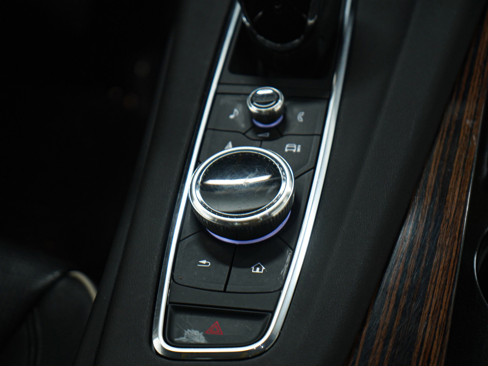 Used 2024 Cadillac Escalade ESV Premium Luxury image 23