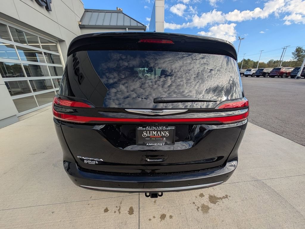 New 2026 Chrysler Pacifica Pinnacle w/ Trailer Tow Group FWD image 11