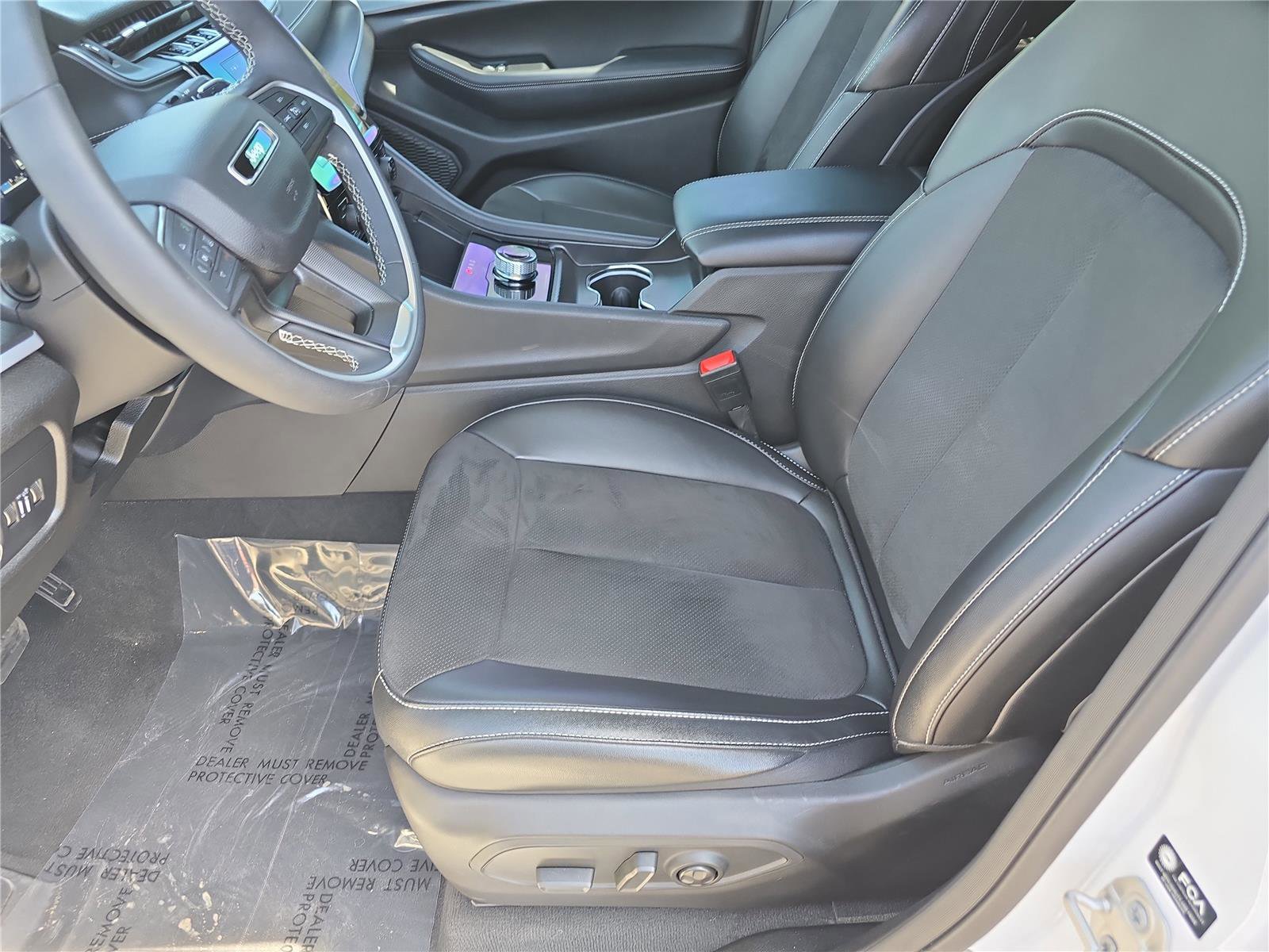 Used 2024 Jeep Grand Cherokee Altitude image 21