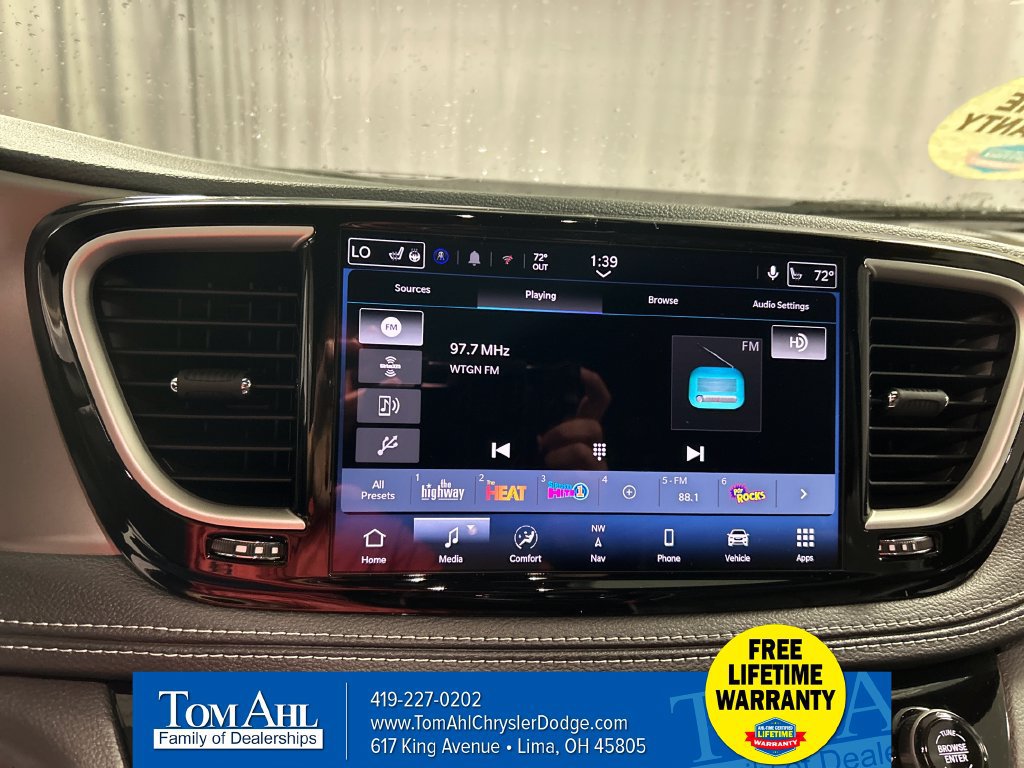 New 2027 Chrysler Pacifica Limited FWD image 15