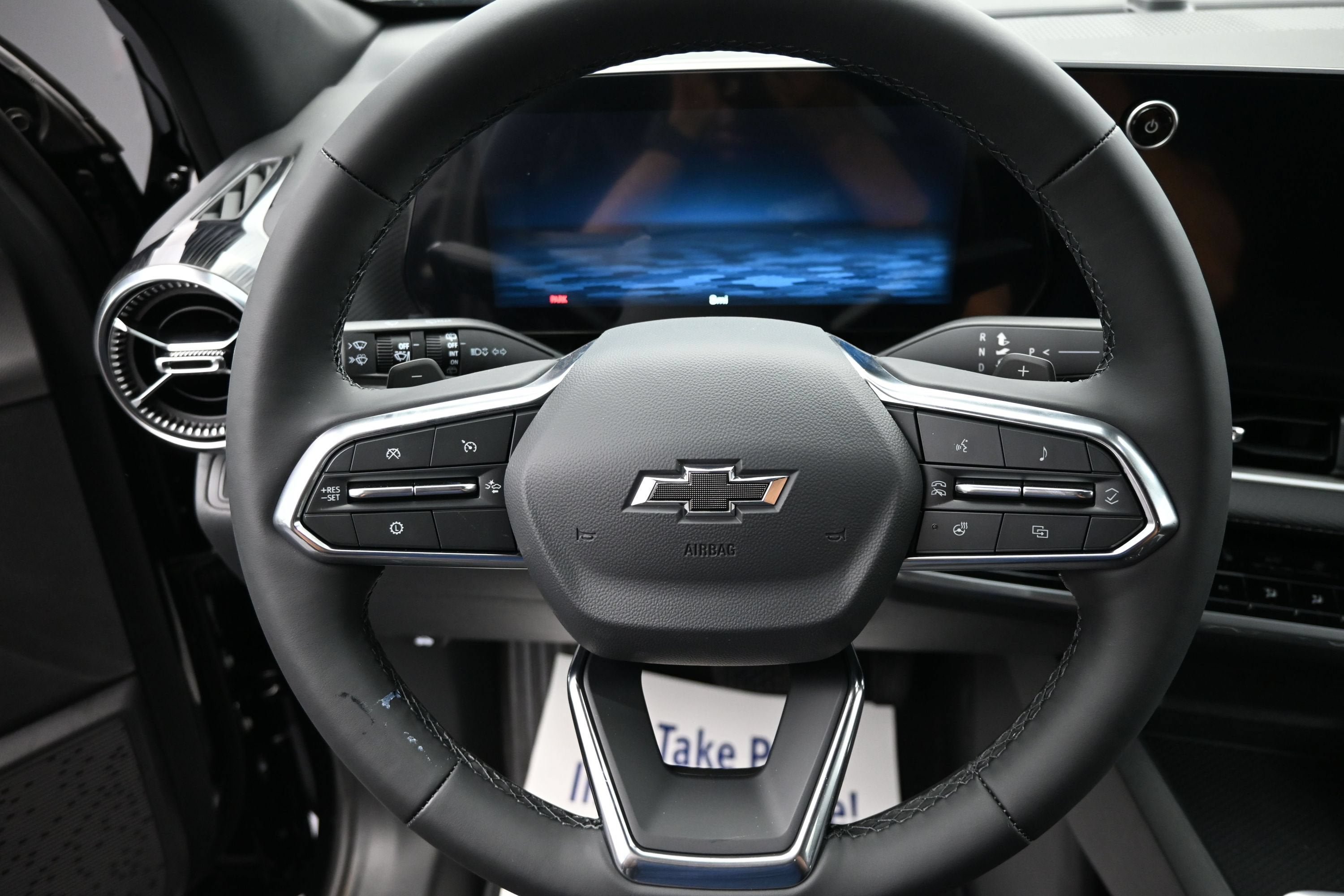 New 2027 Chevrolet Equinox LT w/ Convenience Package II FWD image 12