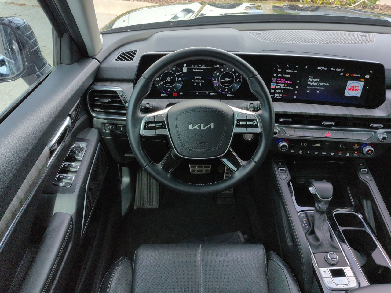Used 2025 Kia Telluride SX image 16