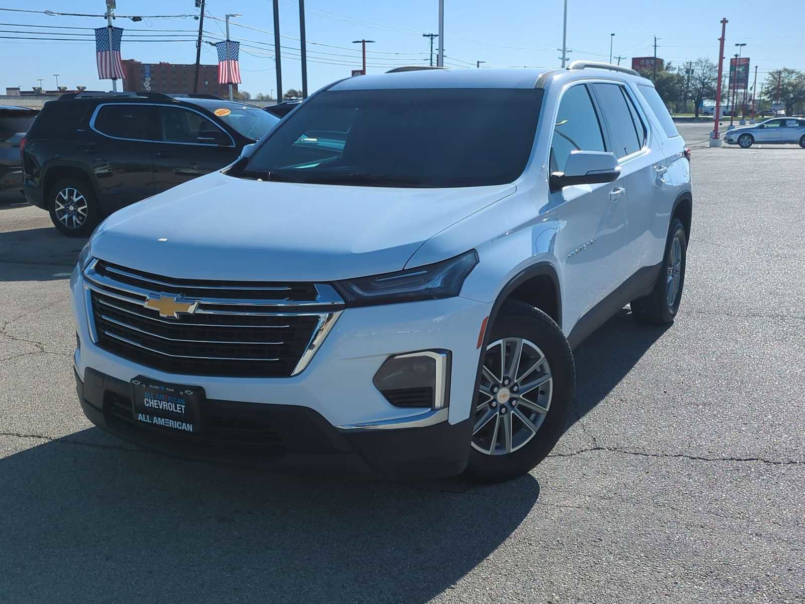 Used 2023 Chevrolet Traverse LT image 1