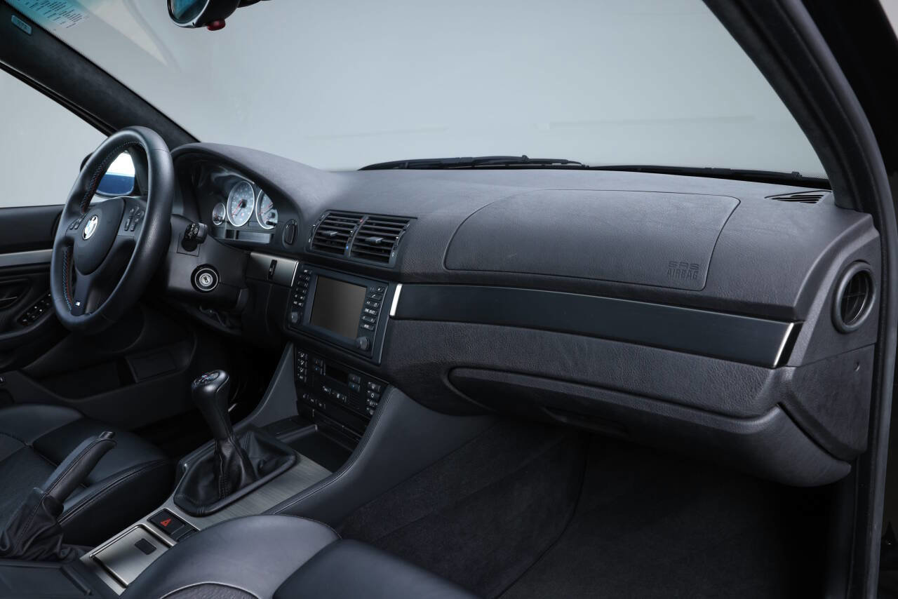 Used 2002 BMW M5 image 62