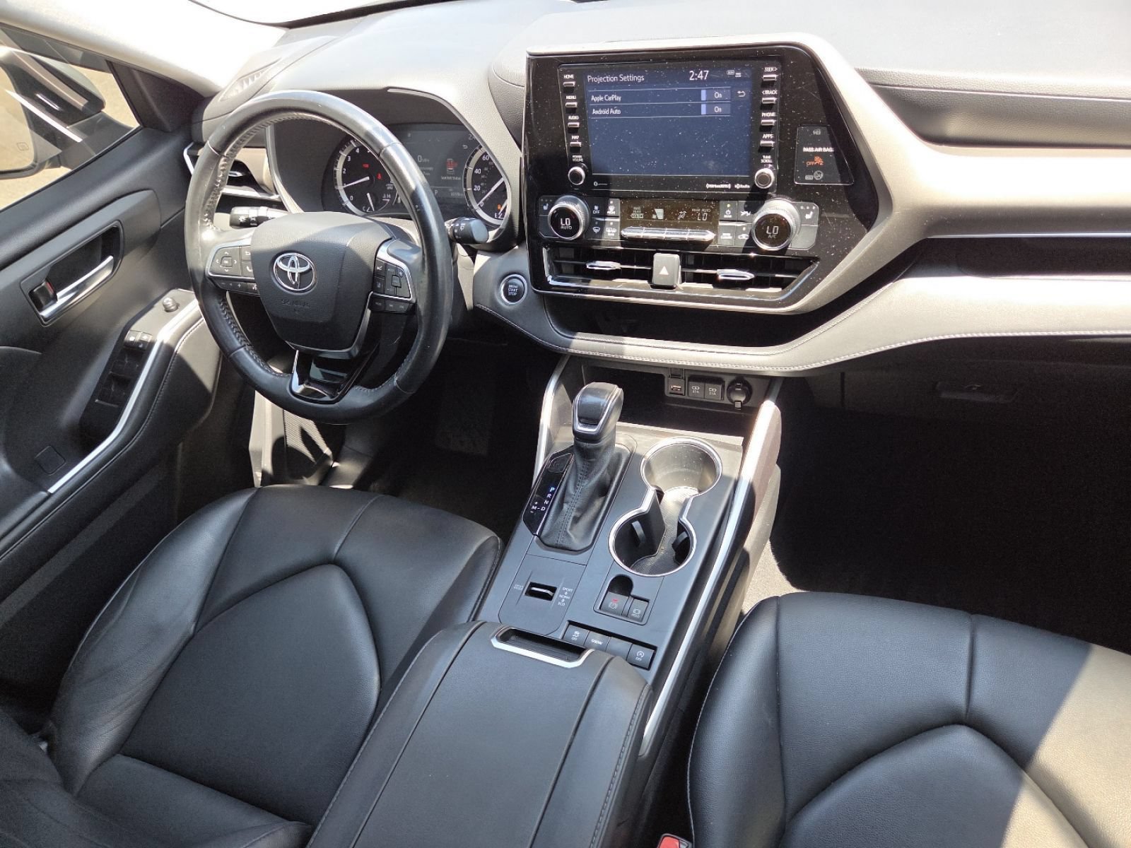 Used 2021 Toyota Highlander XLE FWD image 27