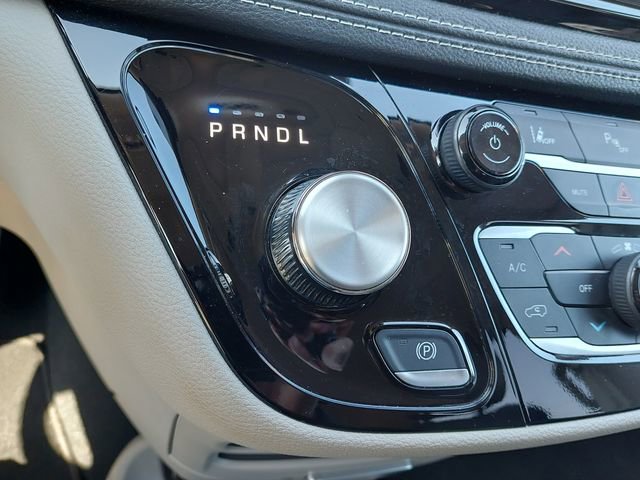 Used 2023 Chrysler Pacifica Touring-L image 36