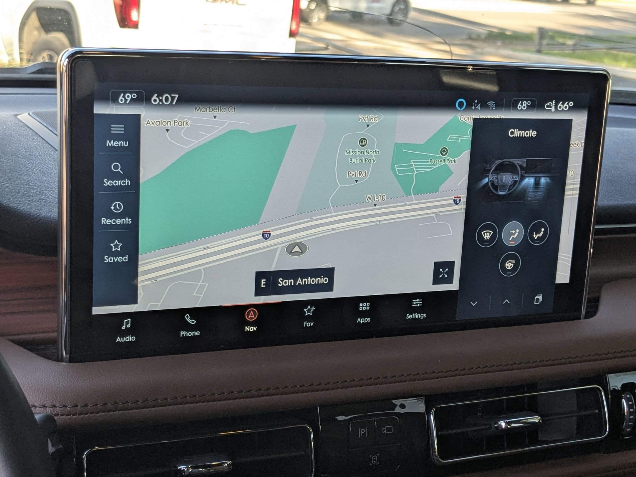 Used 2023 Lincoln Nautilus Reserve image 17