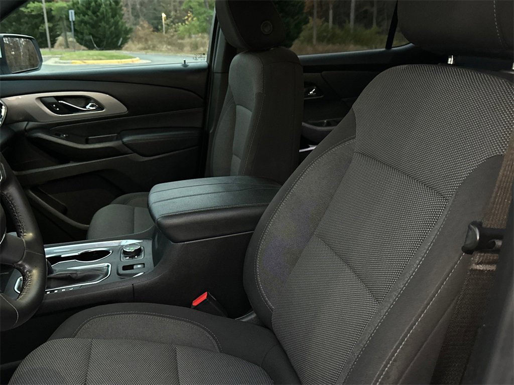 Used 2022 Chevrolet Traverse LT w/ Midnight/Sport Edition image 24