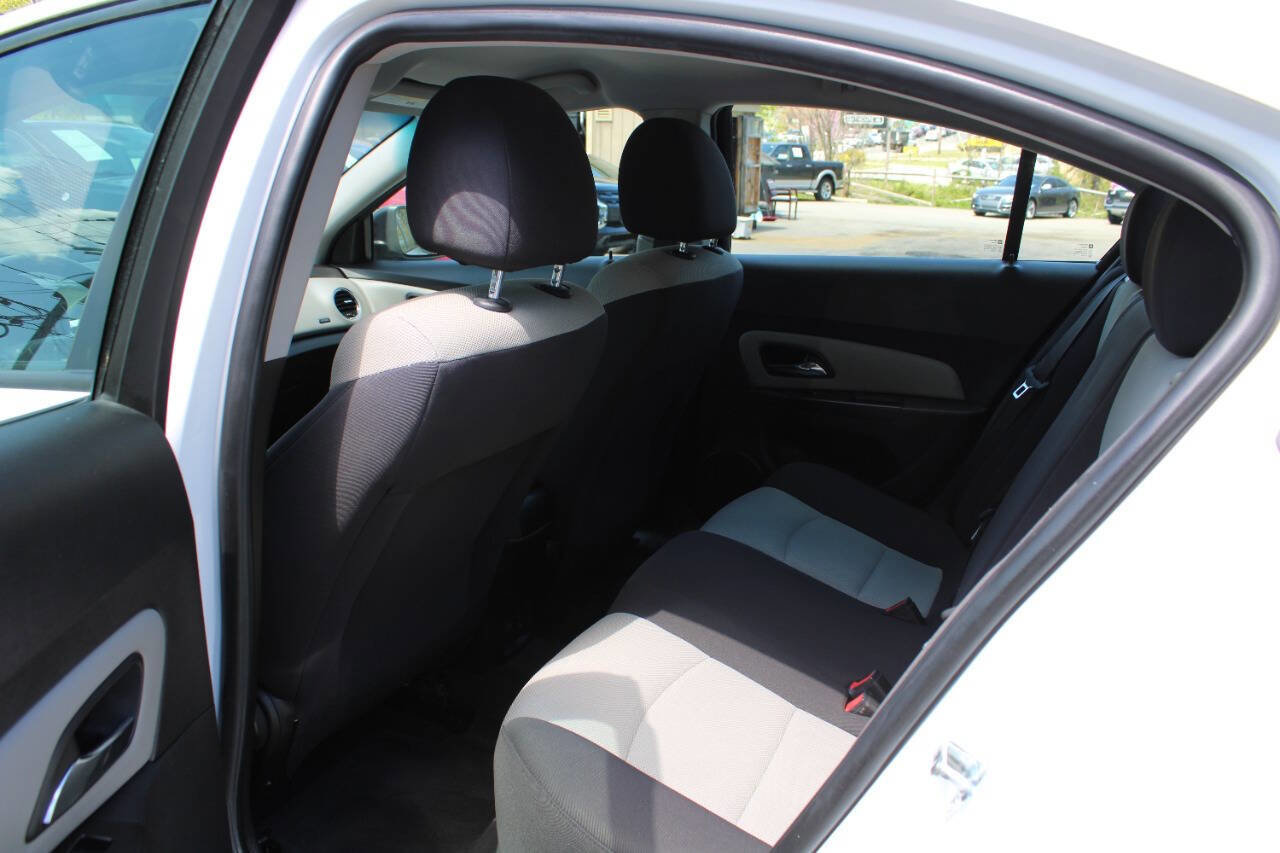 Used 2016 Chevrolet Cruze LS FWD image 25