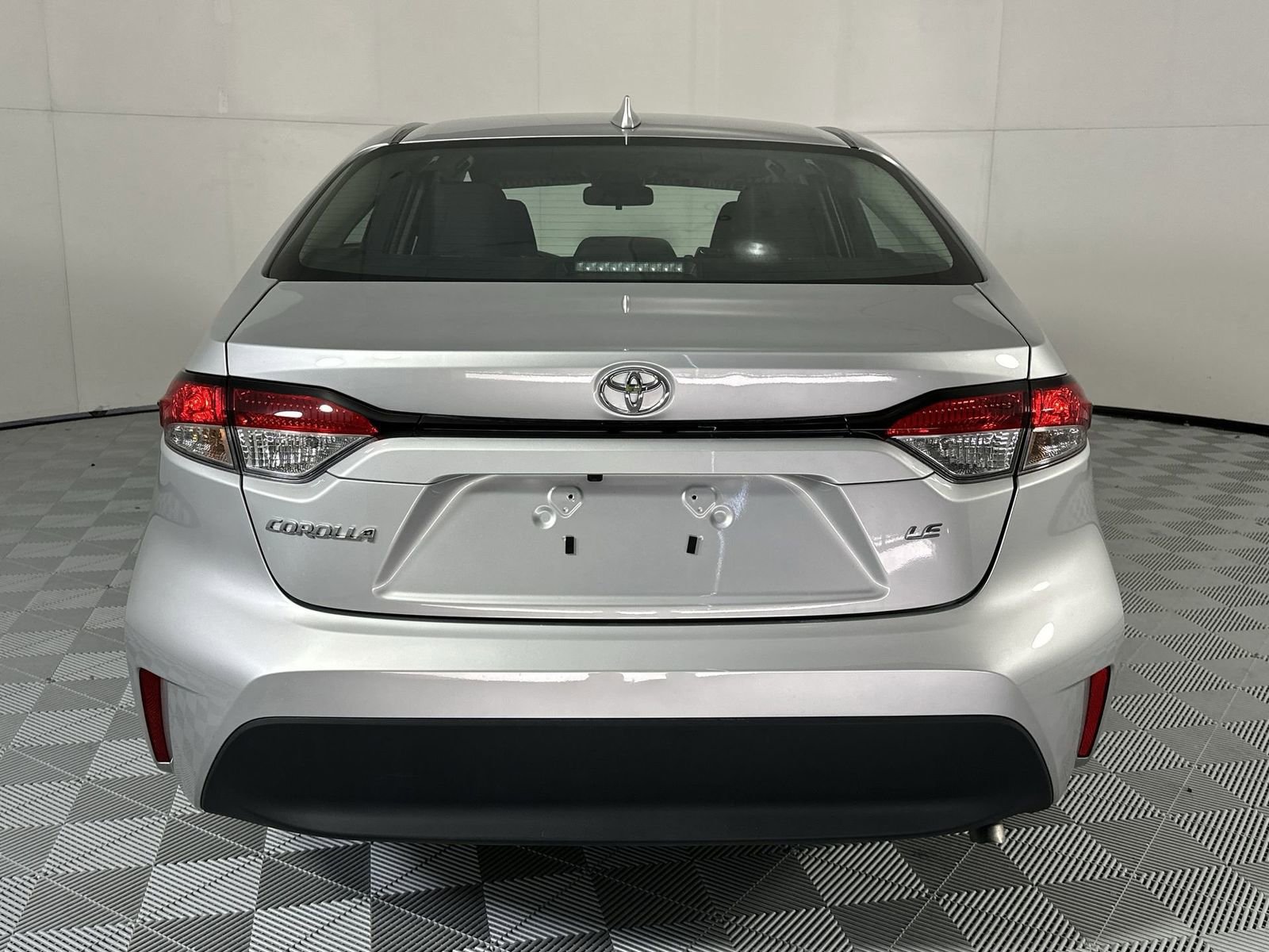 Used 2025 Toyota Corolla LE FWD image 7