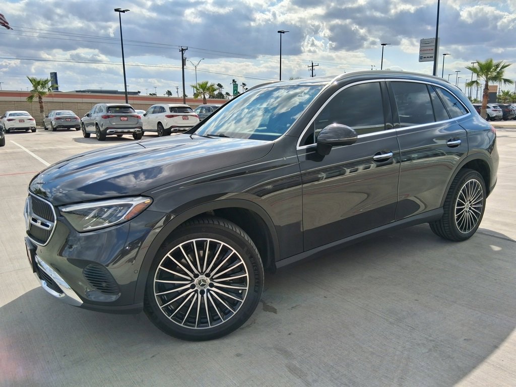Used 2026 Mercedes-Benz GLC 300 image 3