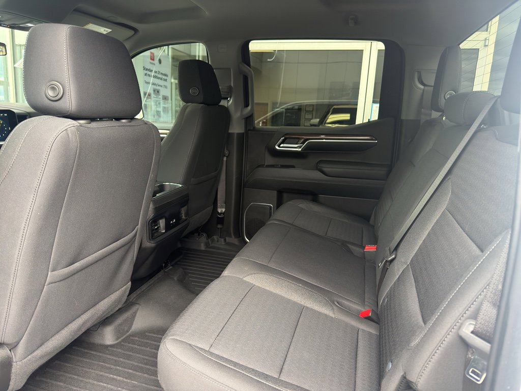 Used 2022 Chevrolet Silverado 1500 LT w/ Z71 Off-Road Package image 8