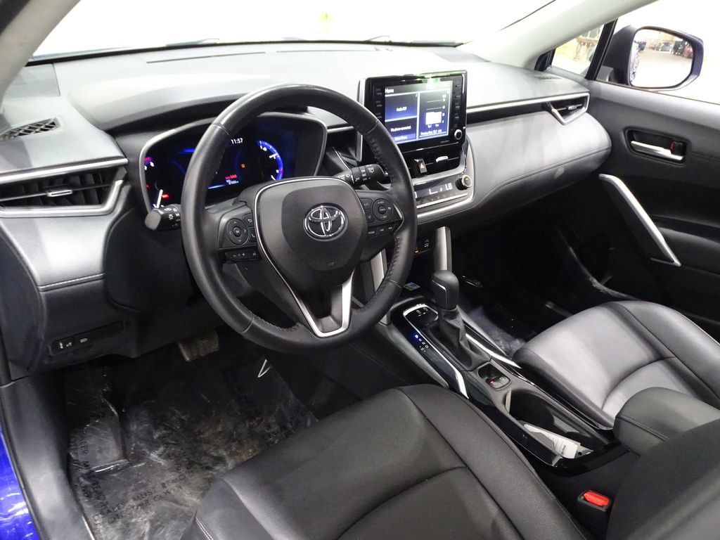 Used 2022 Toyota Corolla Cross XLE image 22