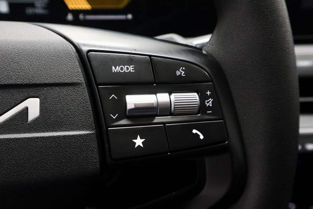 Used 2025 Kia K4 LXS image 29