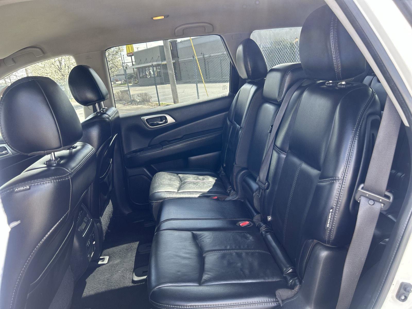 Used 2019 Nissan Pathfinder SL AWD/4WD image 14
