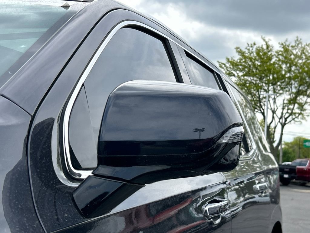 Certified 2023 GMC Yukon SLT w/ SLT Premium Package AWD/4WD image 16