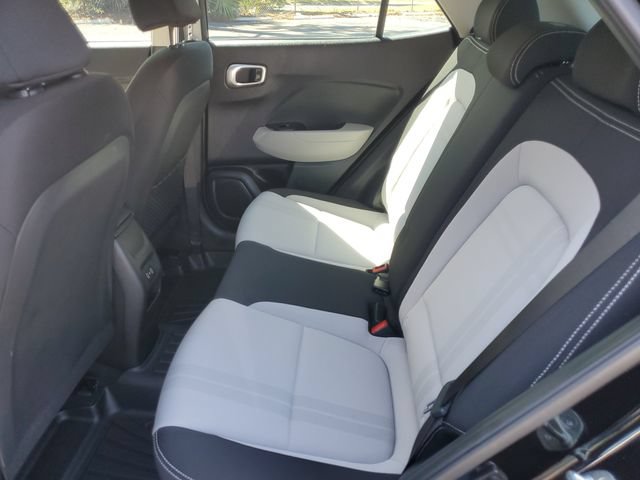 Used 2024 Hyundai Venue SEL FWD image 11