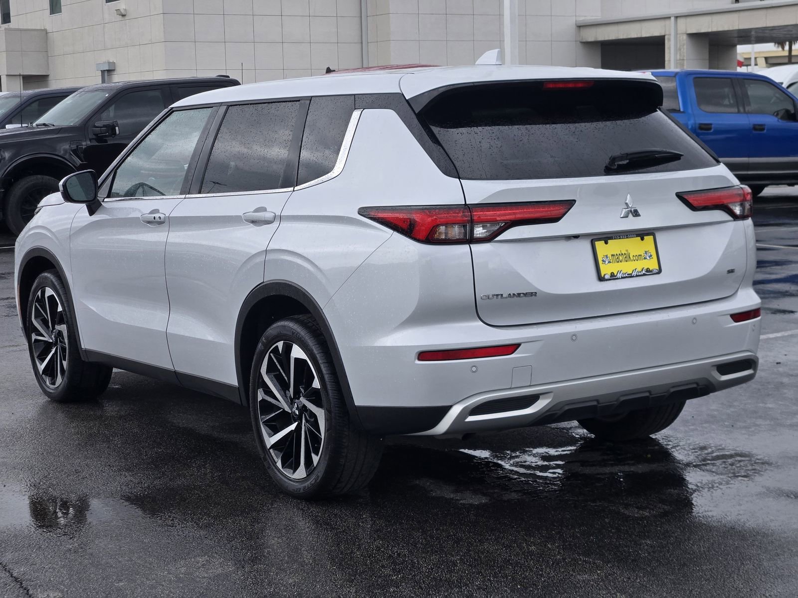 Used 2024 Mitsubishi Outlander SE image 7
