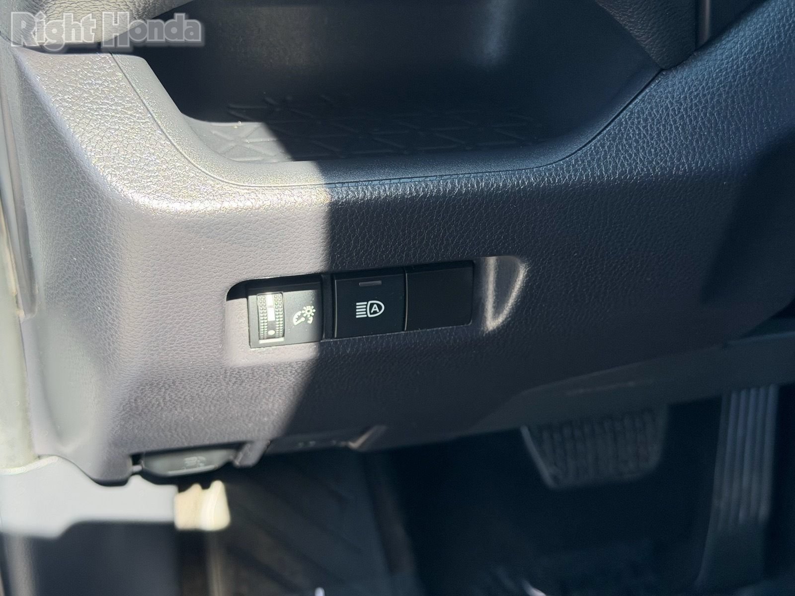 Used 2025 Toyota RAV4 XLE FWD image 20