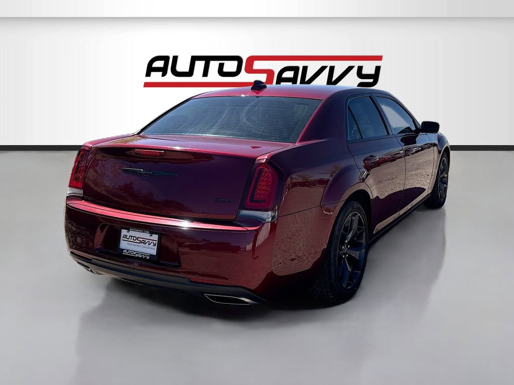 Used 2020 Chrysler 300 Touring w/ Sport Appearance Package RWD image 7