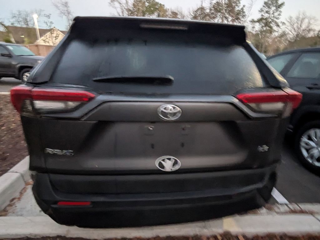Used 2019 Toyota RAV4 LE image 6