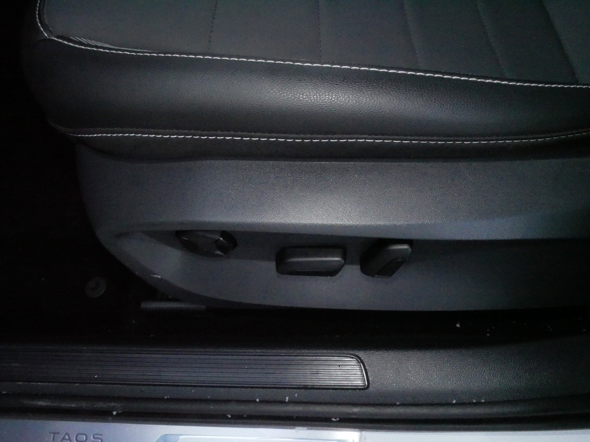 Certified 2023 Volkswagen Taos SE w/ Panoramic Sunroof Package image 20