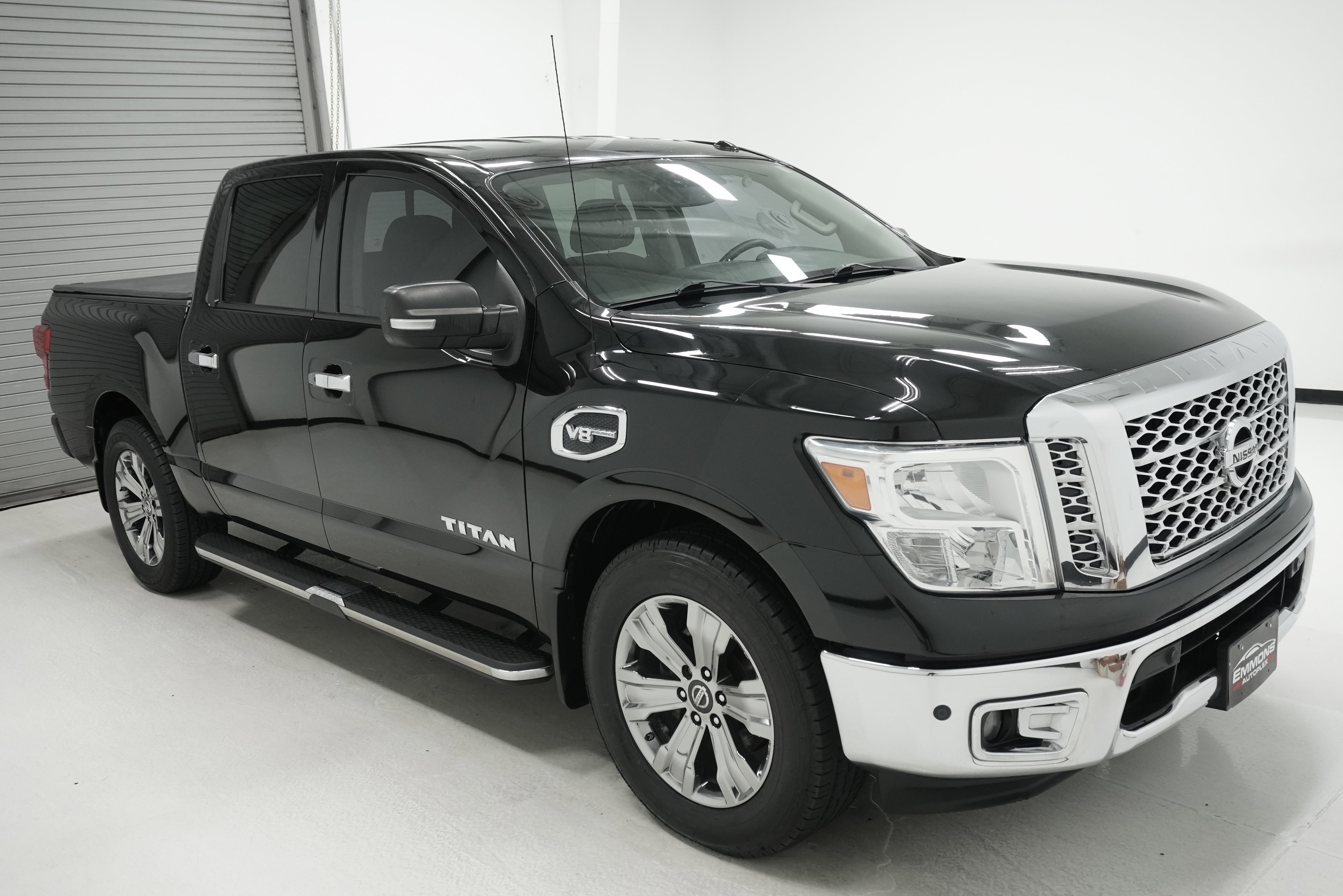 Used 2017 Nissan Titan SV RWD image 3