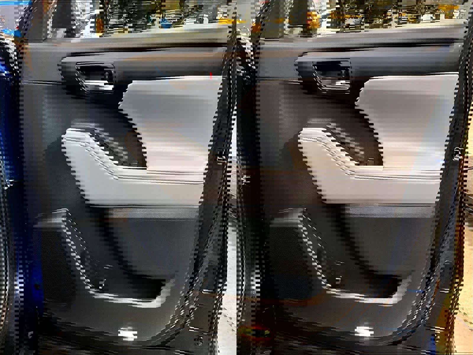 Used 2023 Toyota Highlander XLE image 12