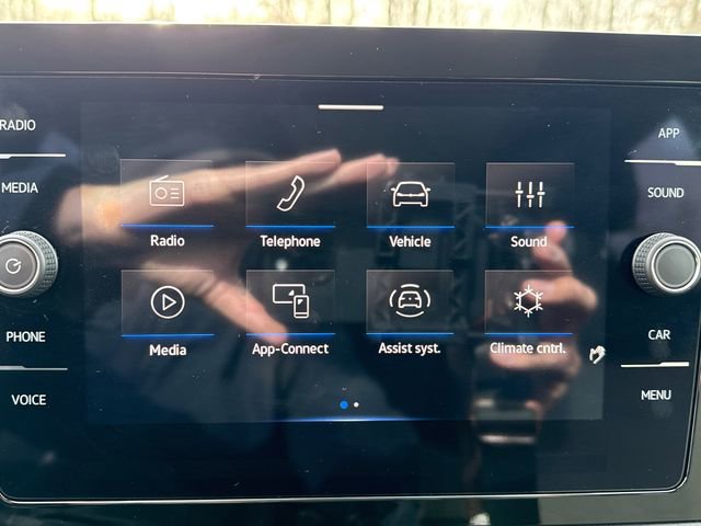 Certified 2025 Volkswagen Taos SE image 18