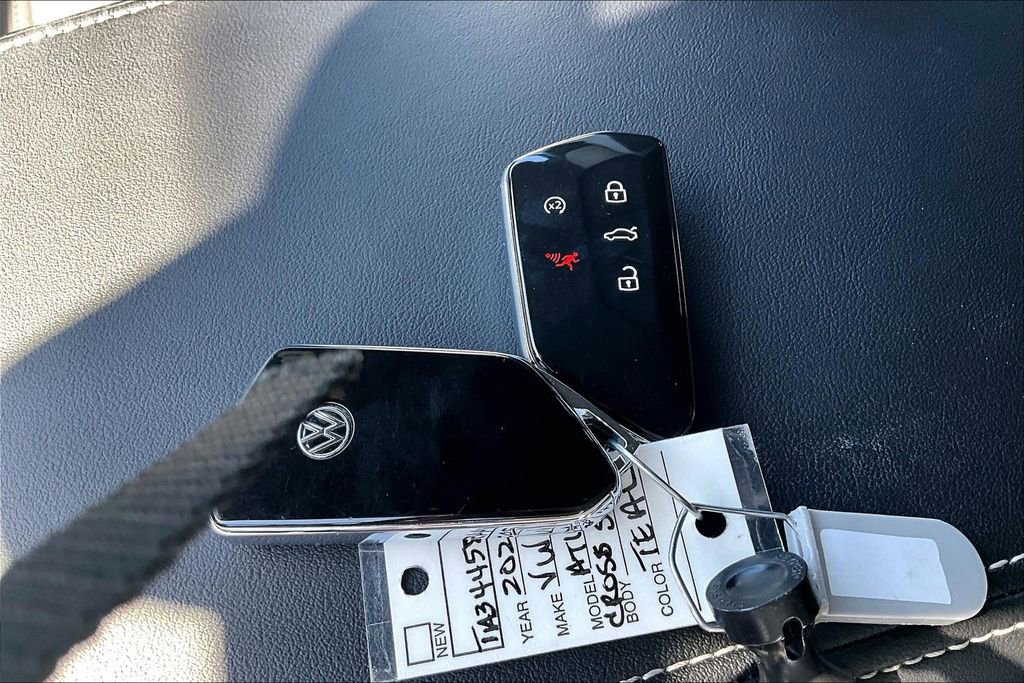 Used 2025 Volkswagen Atlas Cross Sport SEL R-Line image 10