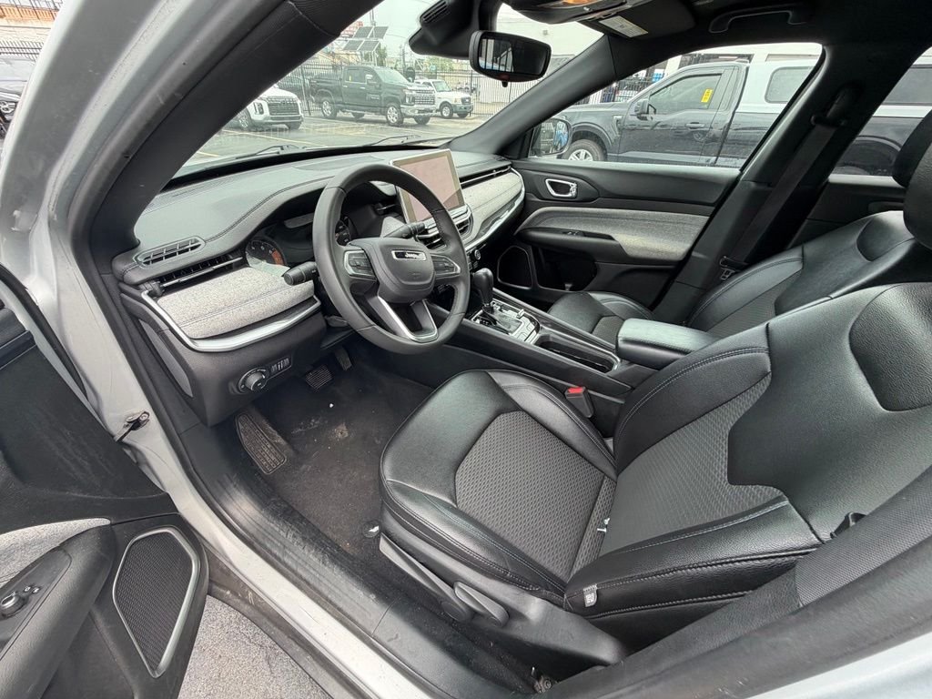 Used 2024 Jeep Compass Latitude AWD/4WD image 40