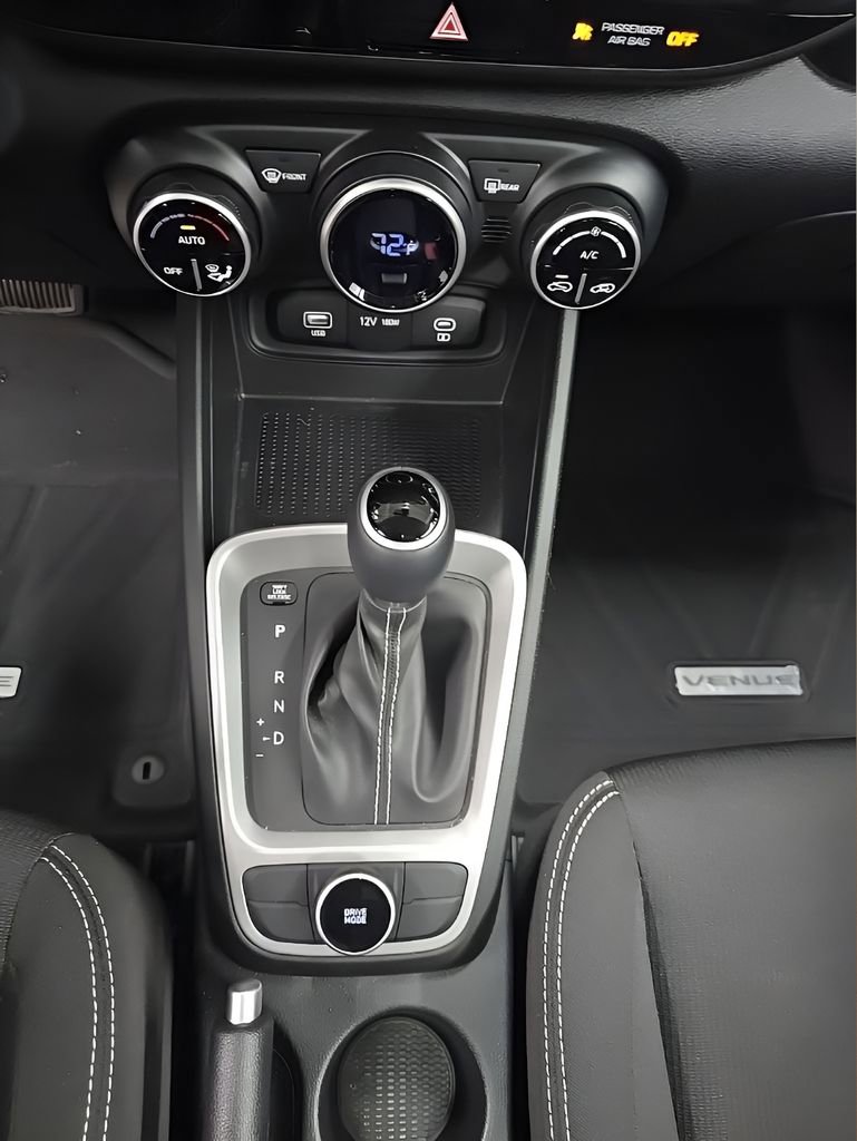 Certified 2024 Hyundai Venue SEL image 27
