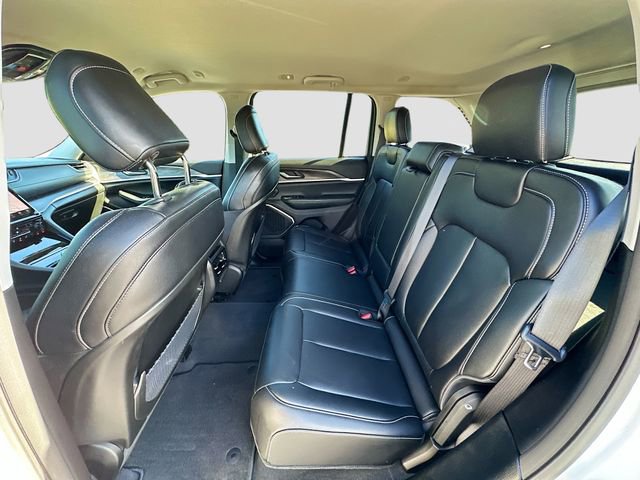 Used 2023 Jeep Grand Cherokee Limited image 25