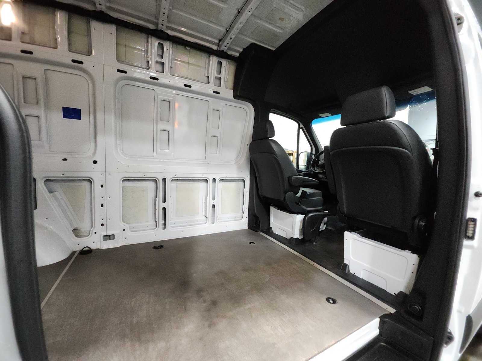 Used 2025 Mercedes-Benz Sprinter 2500 image 16