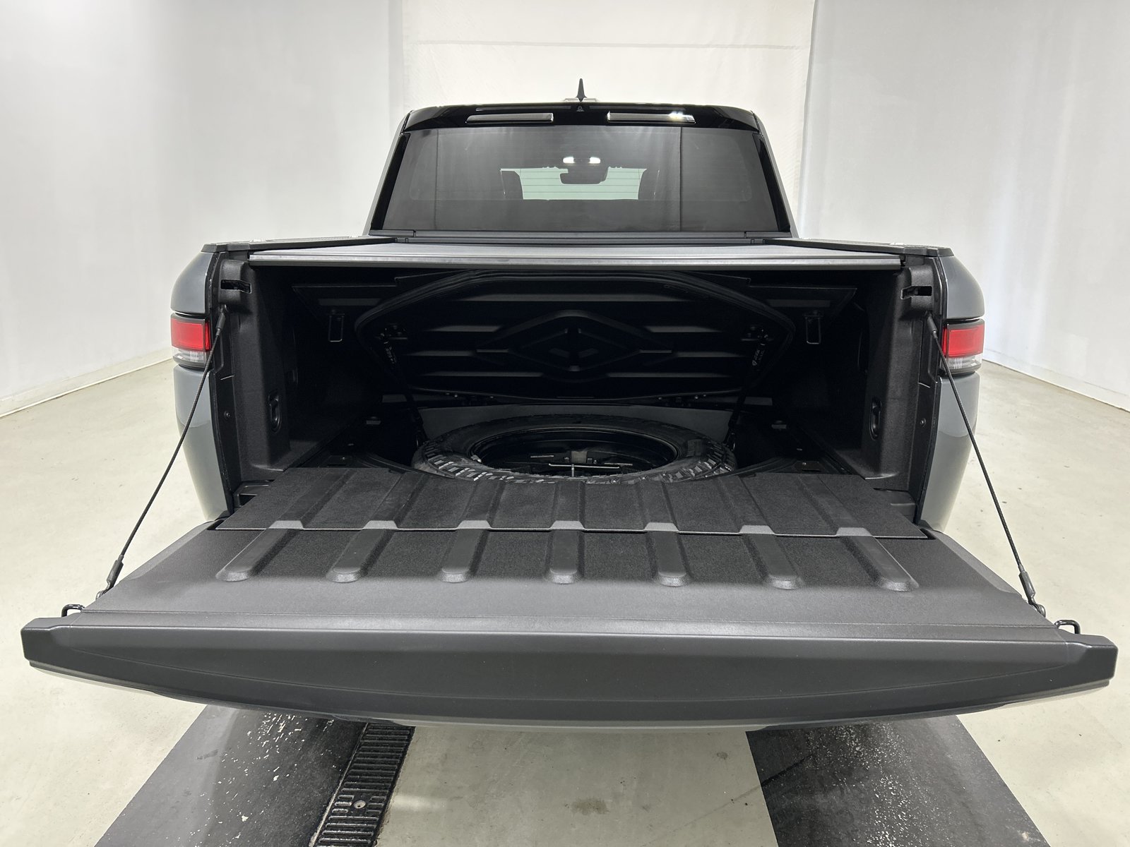Used 2024 Rivian R1T Adventure AWD/4WD image 15