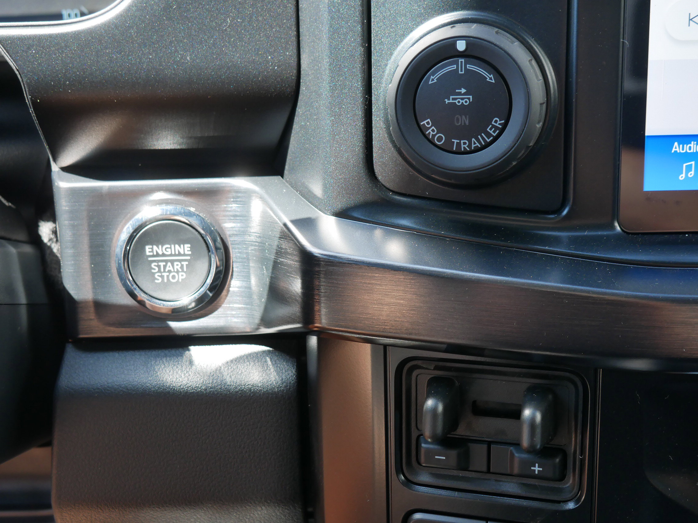 New 2025 Ford F350 Lariat w/ Lariat Ultimate Package image 8