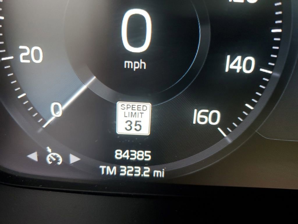 Used 2021 Volvo XC40 T5 Momentum w/ Climate Package image 16