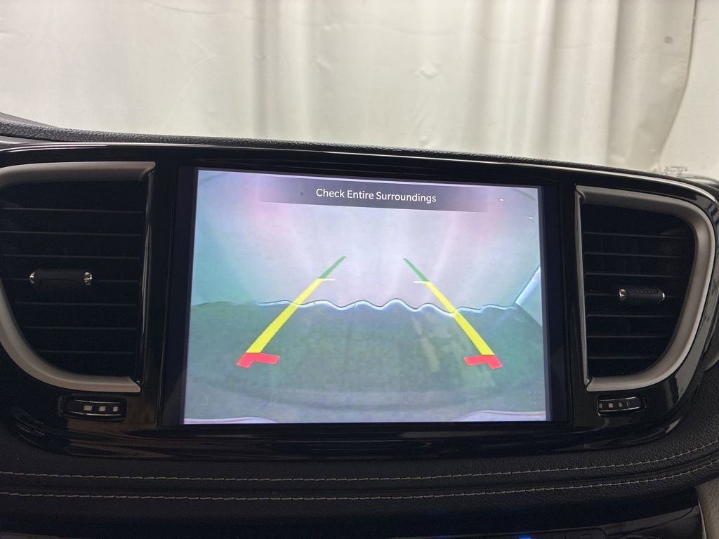 Used 2022 Chrysler Pacifica Touring-L FWD image 19