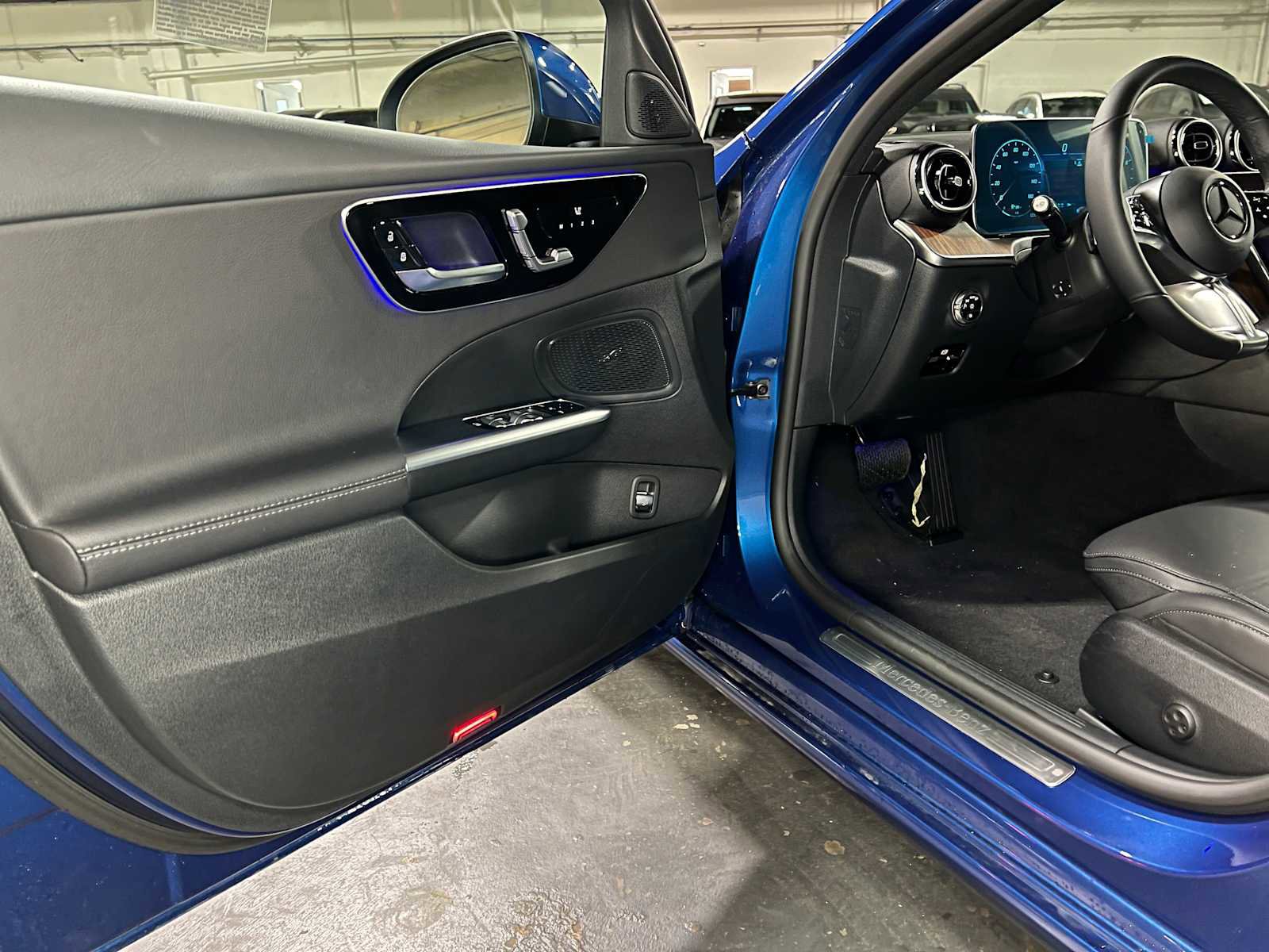 Used 2025 Mercedes-Benz C 300 4MATIC Sedan image 21