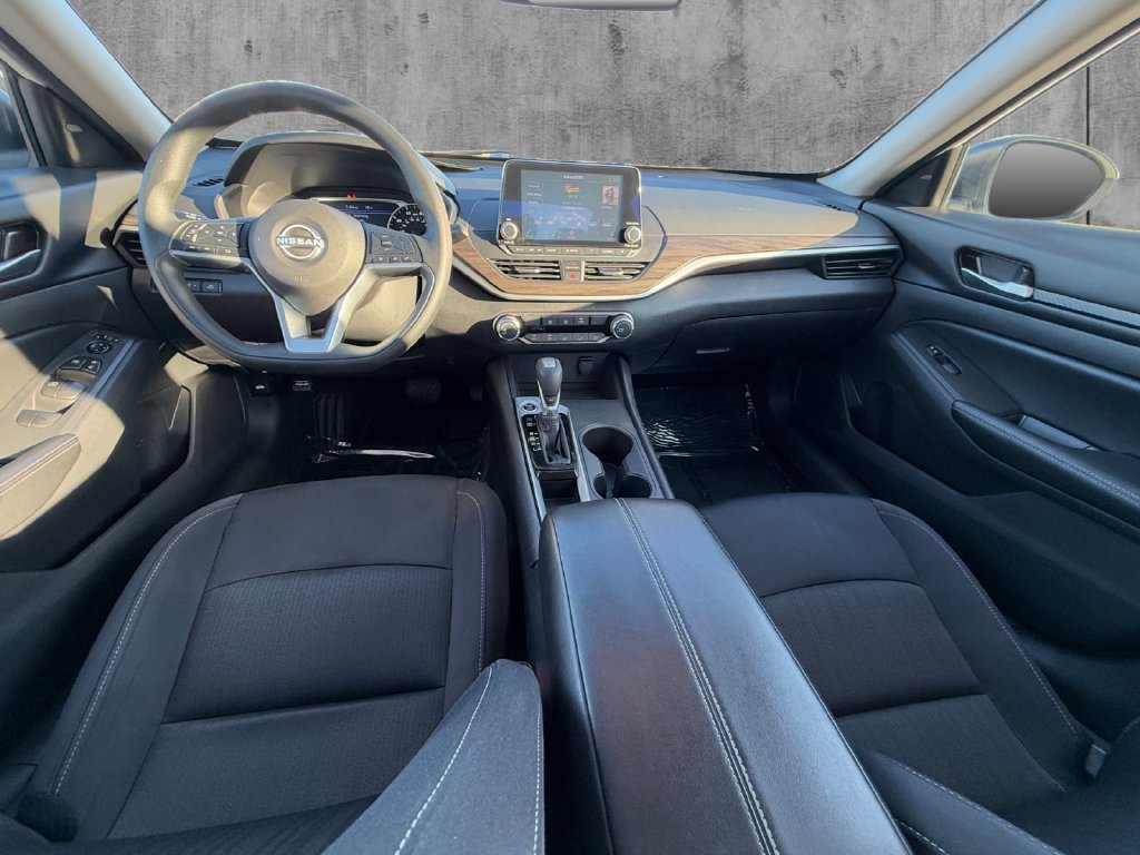 Used 2025 Nissan Altima 2.5 SV FWD image 21
