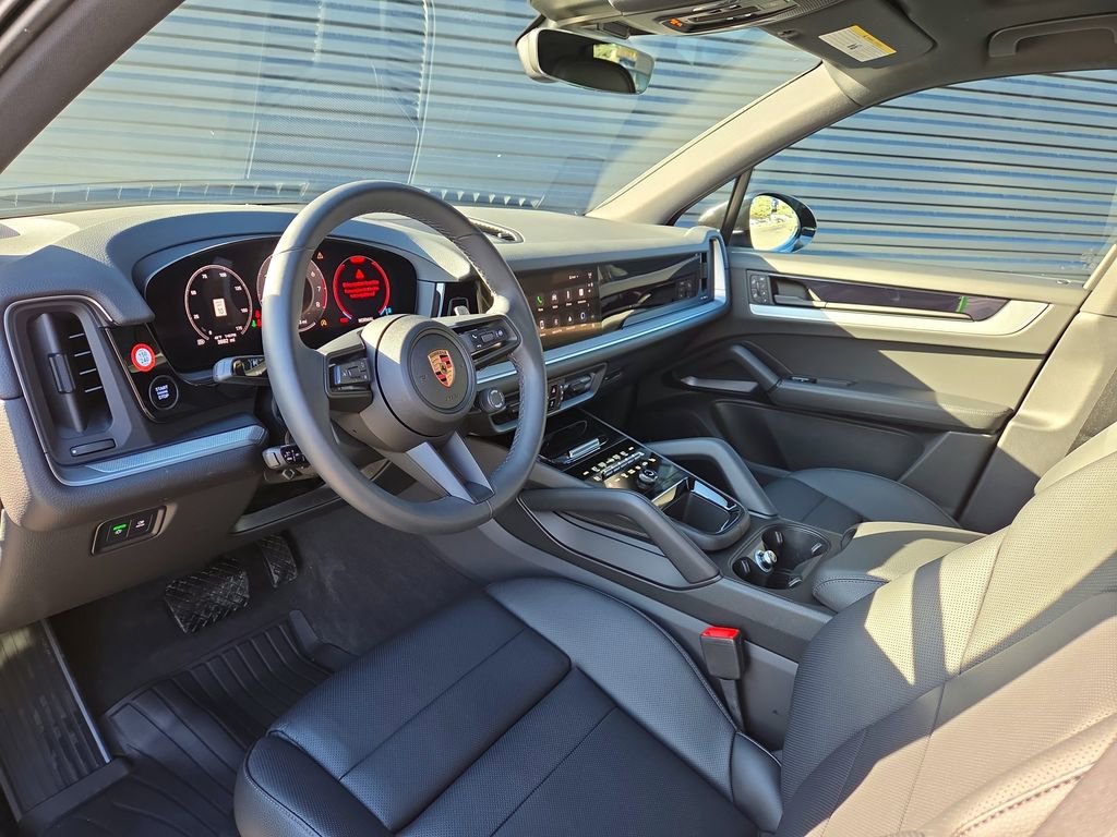 Certified 2025 Porsche Cayenne image 4