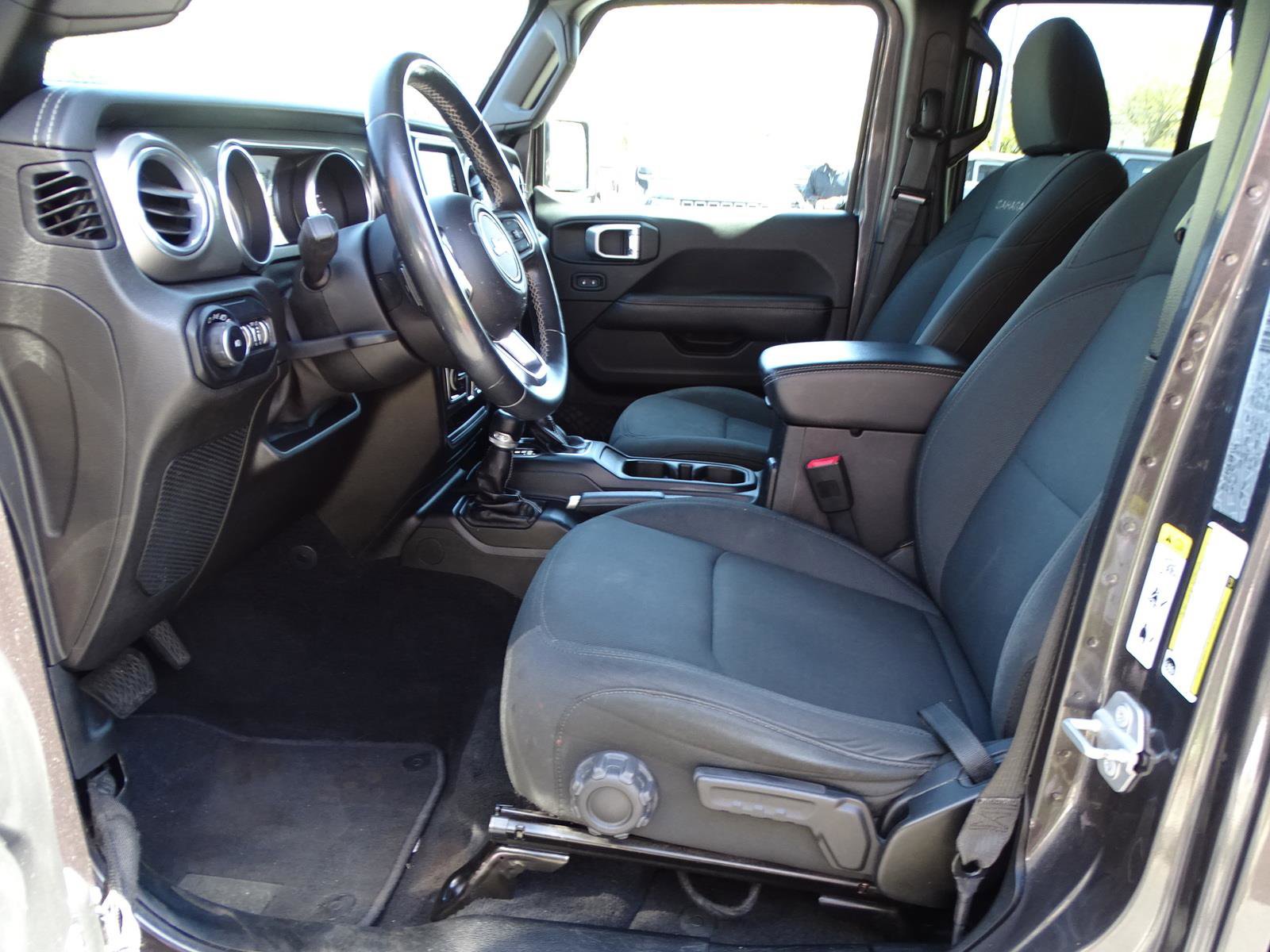 Used 2018 Jeep Wrangler Unlimited Sahara image 9